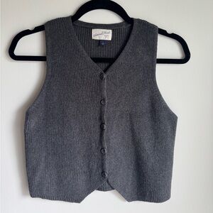 Universal Threads Gray Knitted Button Up Sleeveless Sweater Vest